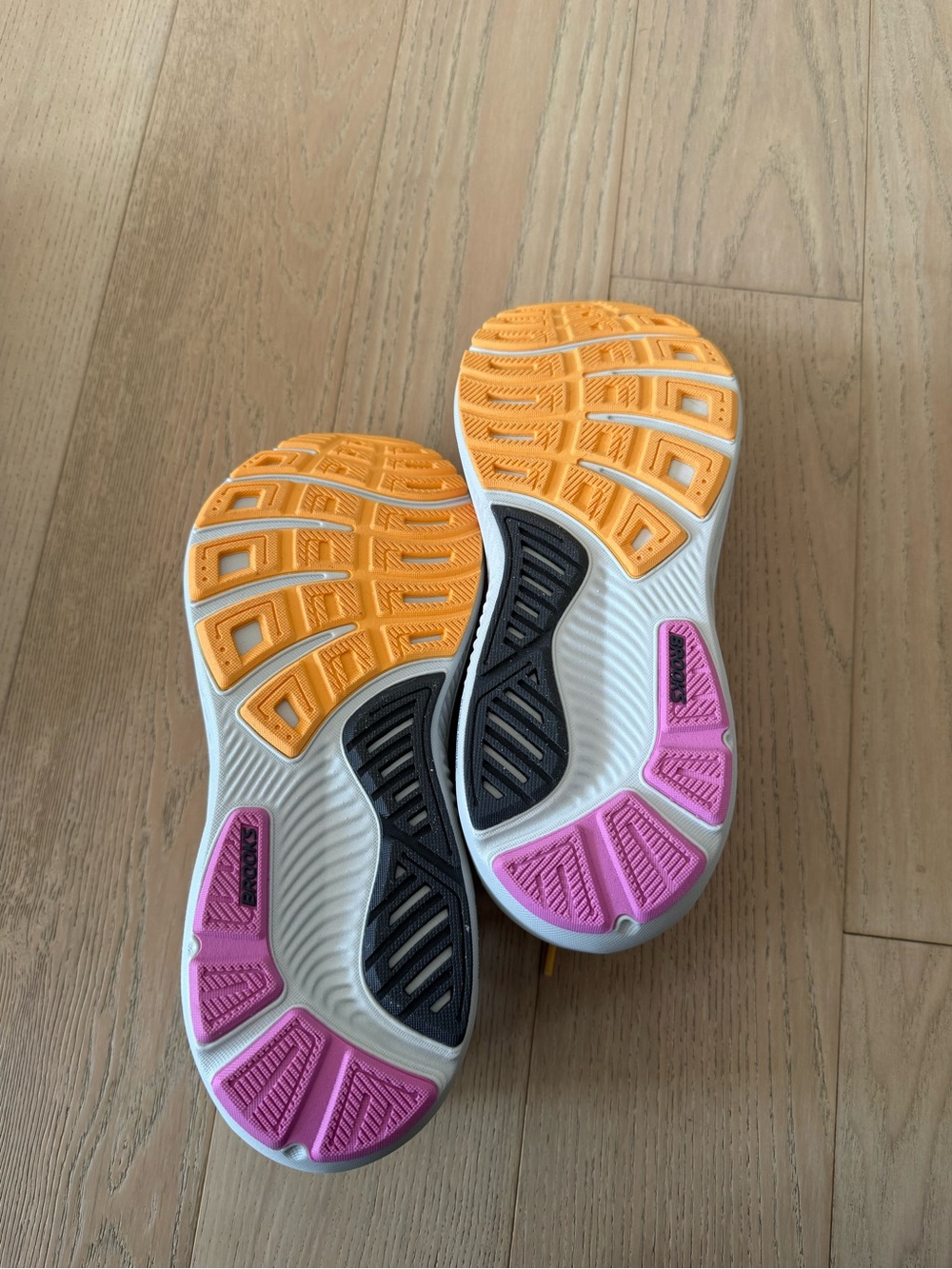 Brooks Women's Ghost 17 - Oyster/Apricot/Pink NWT - Picture 4 of 6
